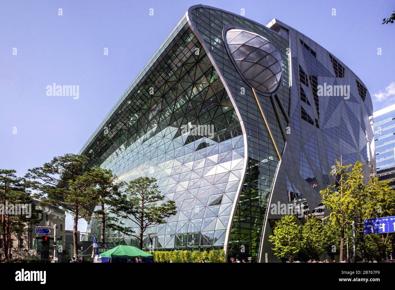 South Korea, Seoul, 13.10.2015. The new city hall in Seoul, South Korea on 13.10.2015. A work of the architects Kerl Yoo and iArc Architects. [automated translation] Stock Photo