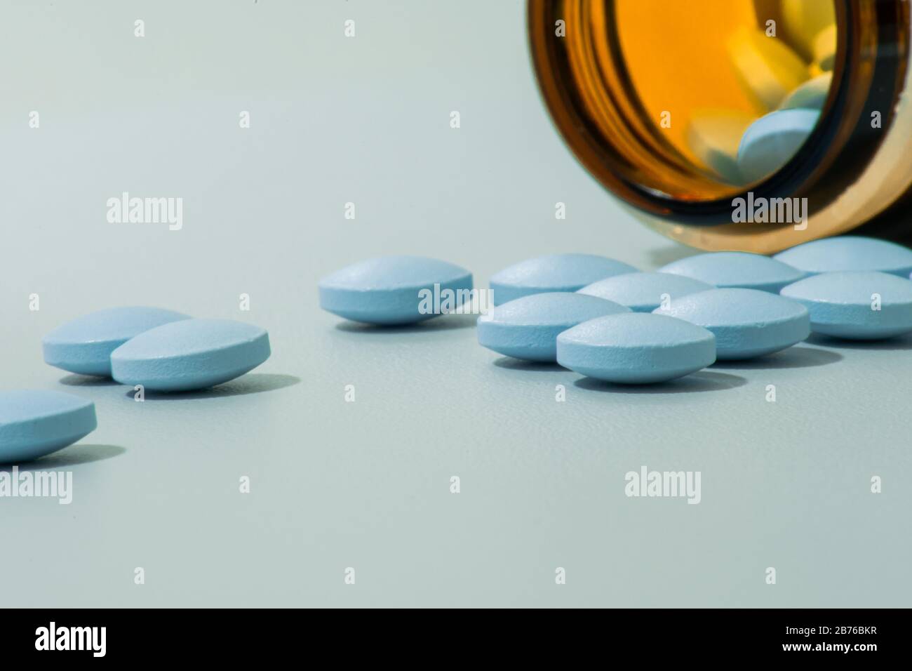 White pill blue white capsule hi-res stock photography and images - Page 17  - Alamy