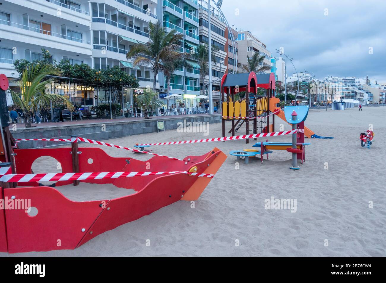 Las Palmas, Gran Canaria, Canary Islands, Spain. 13th March 2020. A beach playground is is taped off on the city beach in Las Palmas on Gran Canaria to prevent the spread of Coronavirus as the government delares a state of emergency as Coronavirus cases continue to rise in Spain. The Impact of travel restrictions and reduced number of tourists is a major concern for the Canary Islands. Credit: Alan Dawson/Alamy Live News Stock Photo