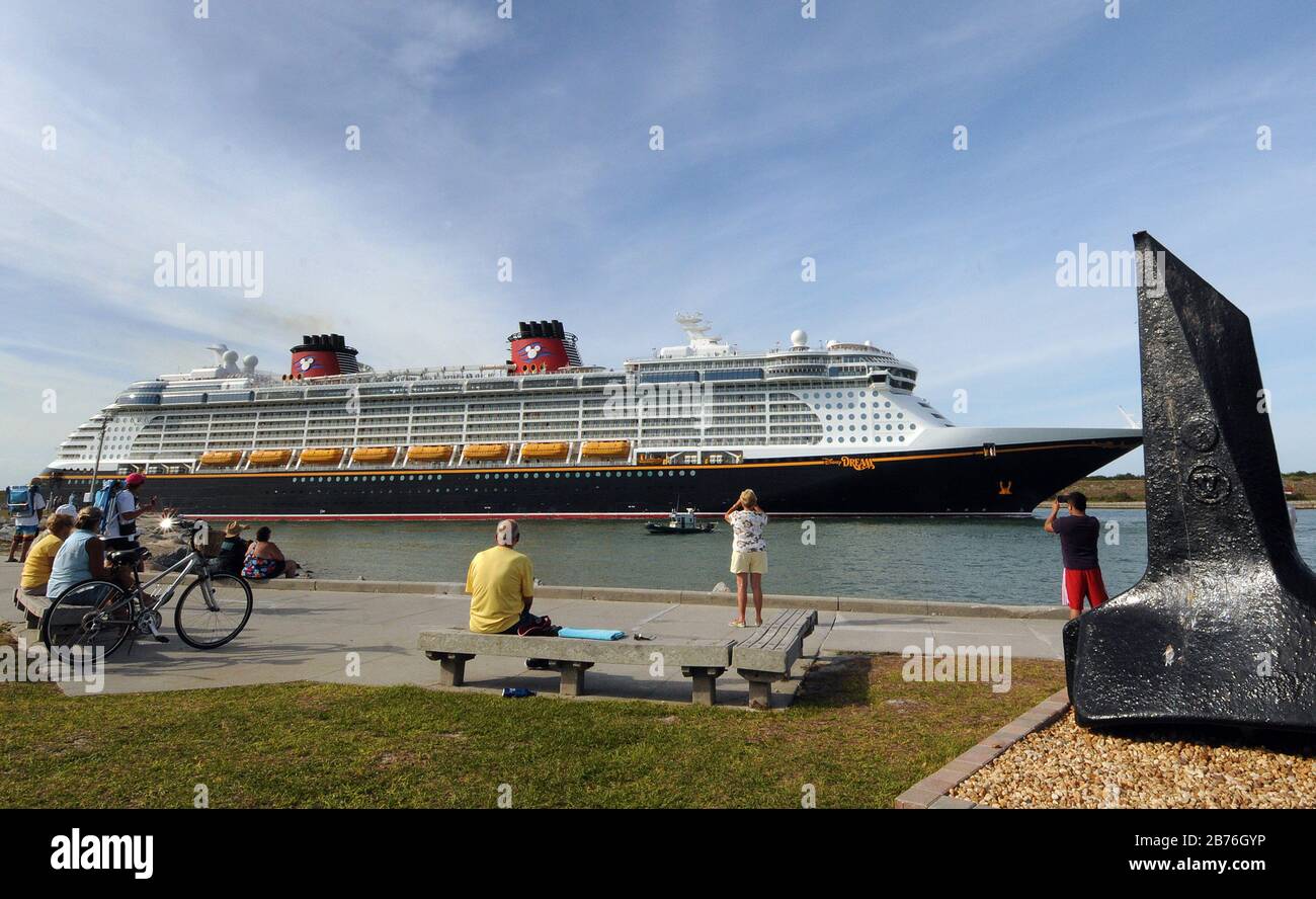 Port Canaveral, United States. 13th Mar, 2020. March 13, 2020 - Port Canaveral, Florida, United States - People watch as the Disney Dream cruise ship departs Port Canaveral in Florida on March 13, 2020. The cruise line has suspended operations for all new departures effective March 14 in response to the coronavirus (COVID-19) outbreak. Credit: Paul Hennessy/Alamy Live News Stock Photo