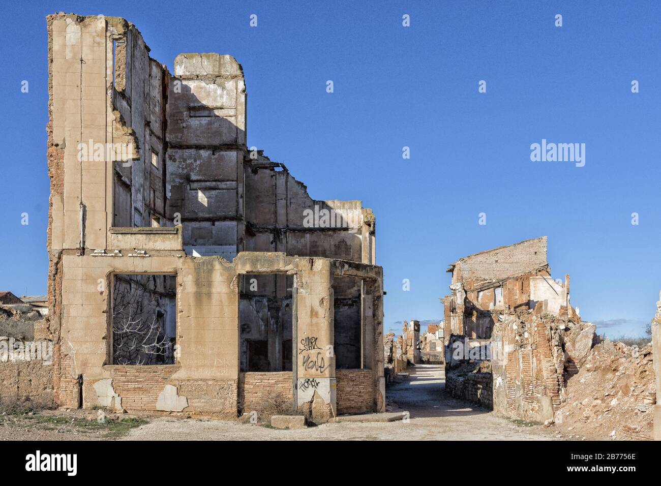 Old ruined building with windows during daytime Stock Photo - Alamy