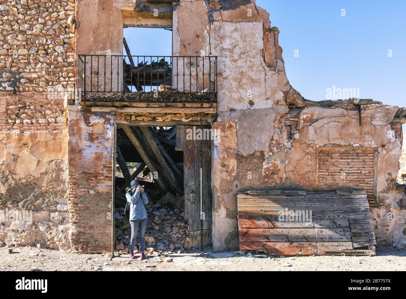 Old ruined building with windows during daytime Stock Photo - Alamy