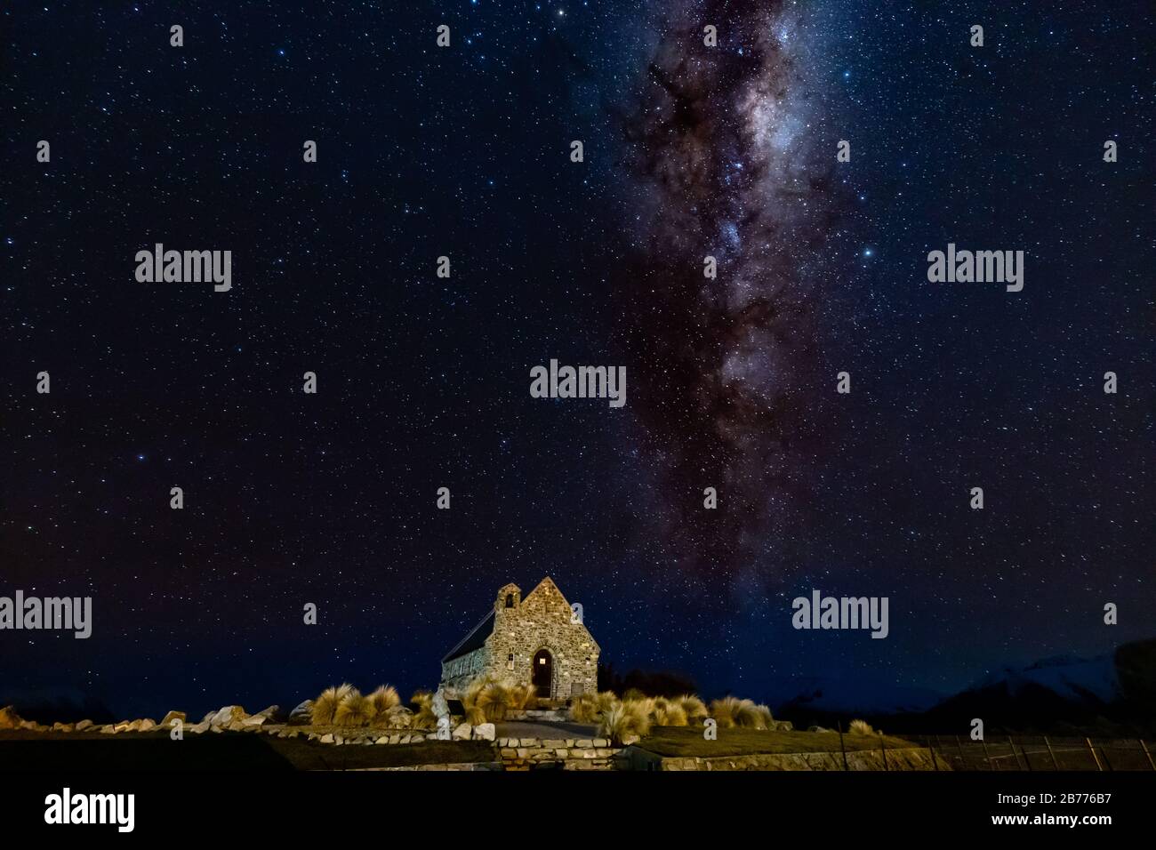 Milky way at Church of the Good Shepherd Lake Tekapo New Zealand Stock ...