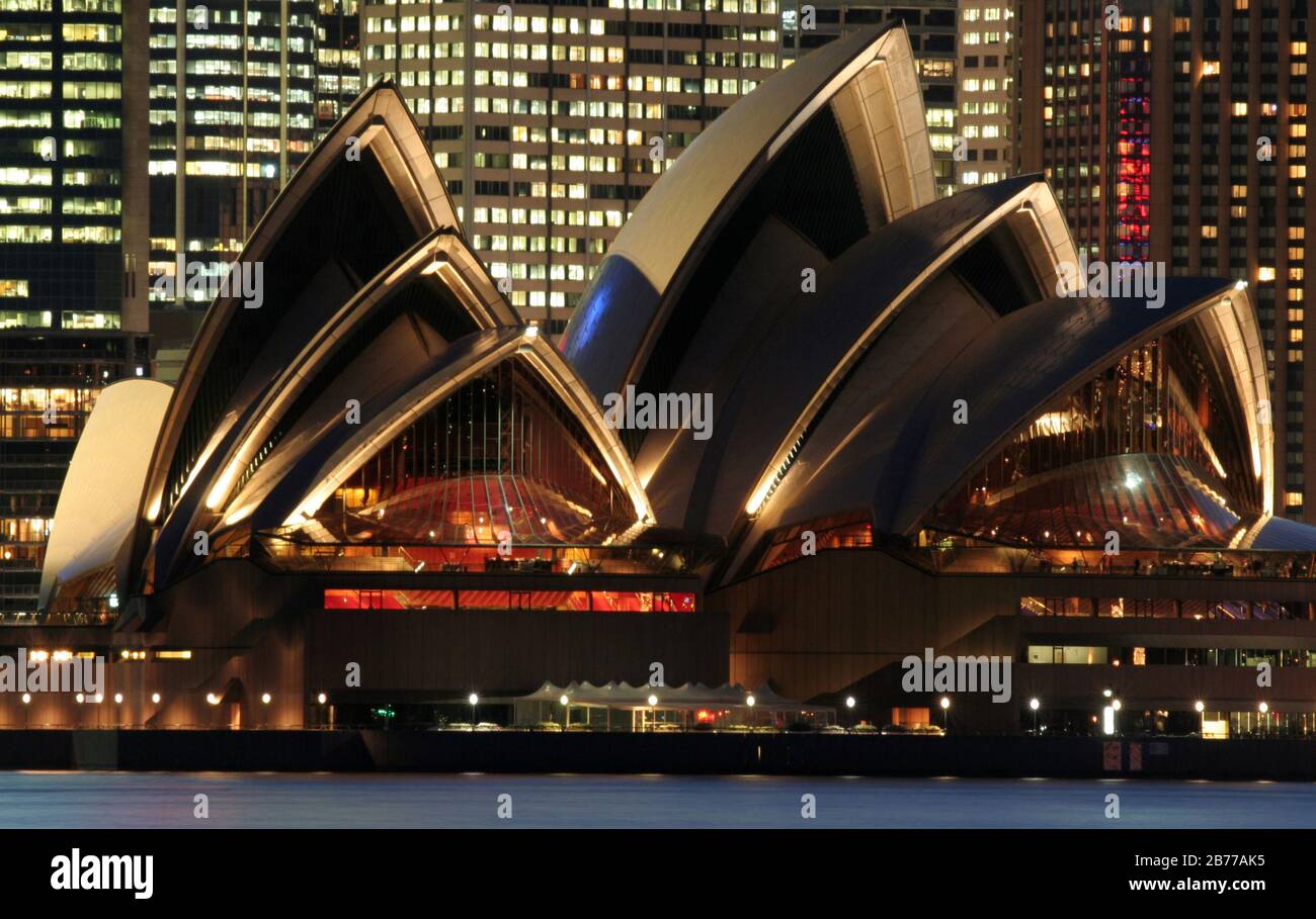 NIGHT VIEW FROM THE HARBOUR OF THE BEAUTIFUL SYDNEY OPERA HOUSE WITH