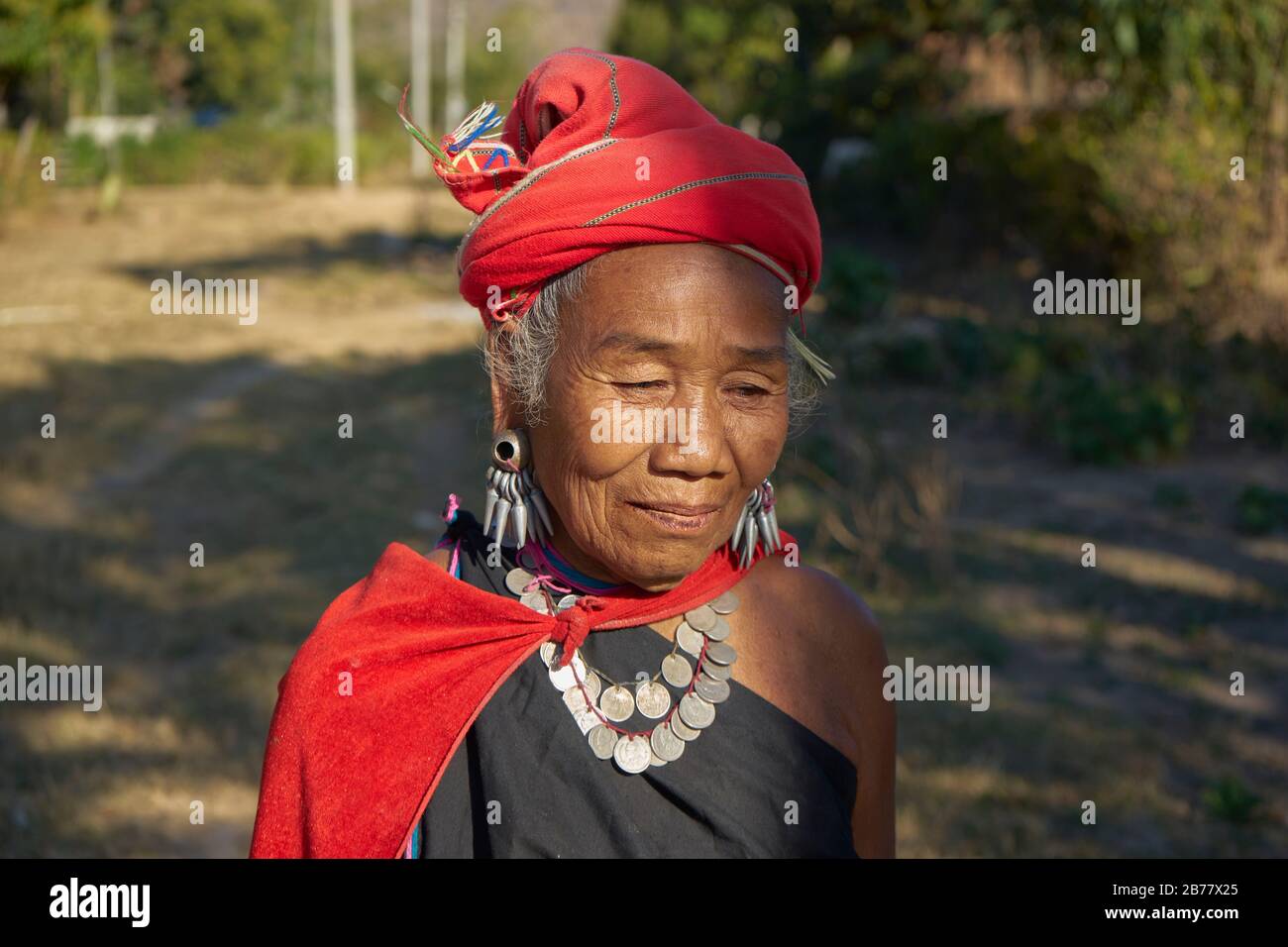Frau des Volksstamm der Kayah, Dorf Hta Nee La Leh, Kayah-Staat, Myanmar Stock Photo