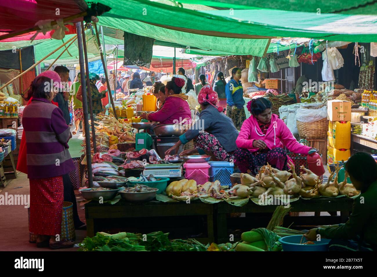 Marktstände, Thiri-Mingalar-Markt, Loikaw, Kayah Staat, Myanmar Stock Photo