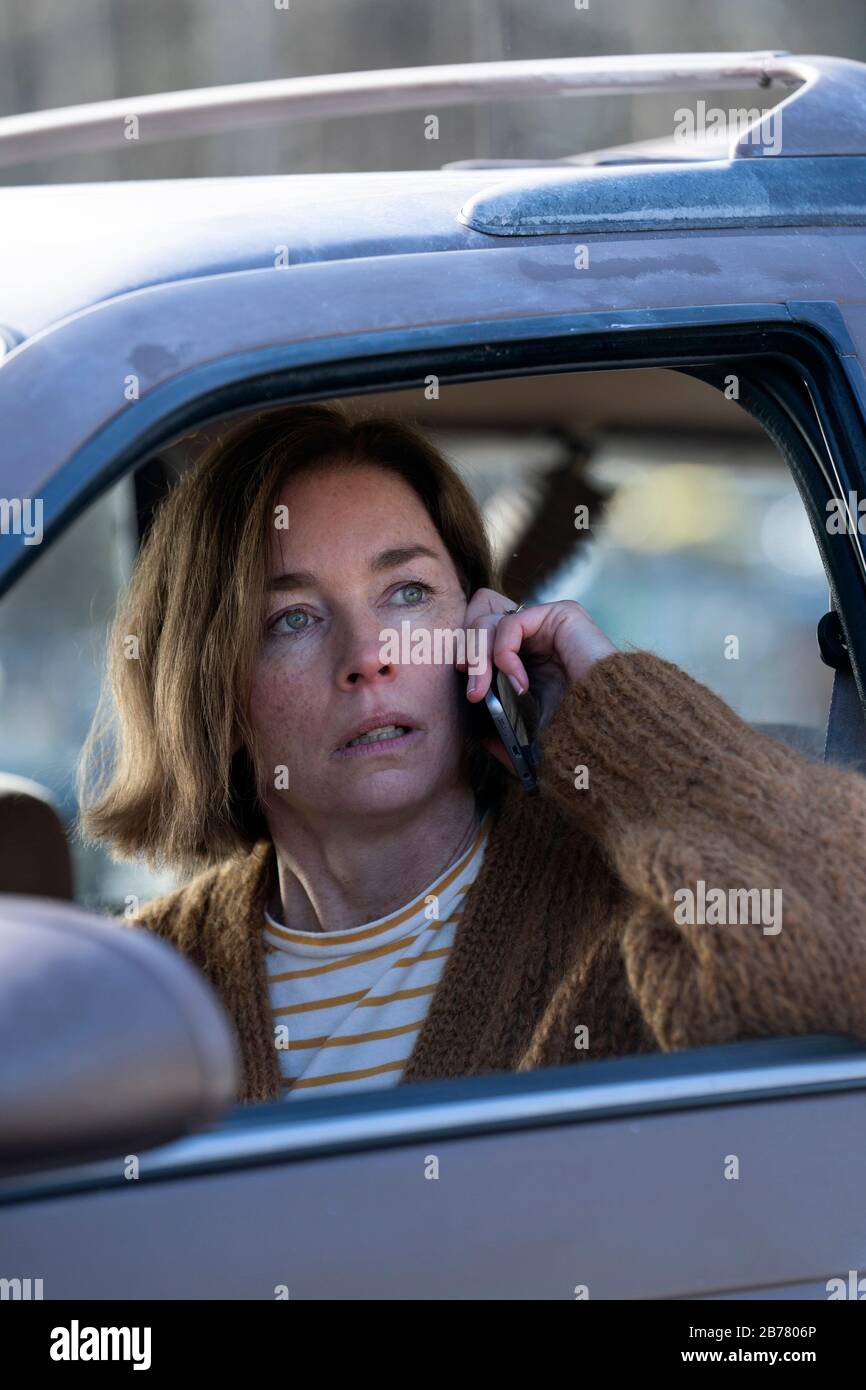 JULIANNE NICHOLSON in THE OUTSIDER (2020), directed by RICHARD PRICE. Credit: AGGREGATE FILMS / MRC / Album Stock Photo
