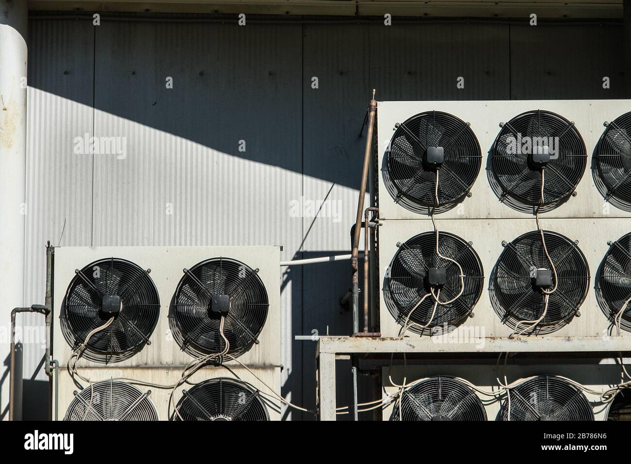 Air conditioning and refrigeretion system outside unit compressors