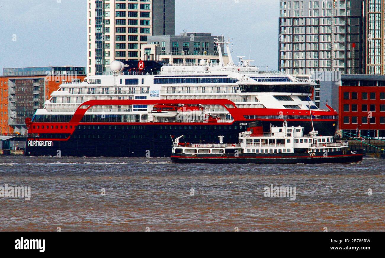 Wirral,uk Boats on the River Mersey credit Ian Fairbrother/Alamy Stock