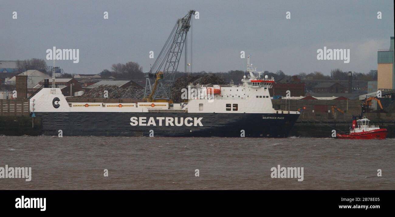 Wirral,uk Boats on the River Mersey credit Ian Fairbrother/Alamy Stock