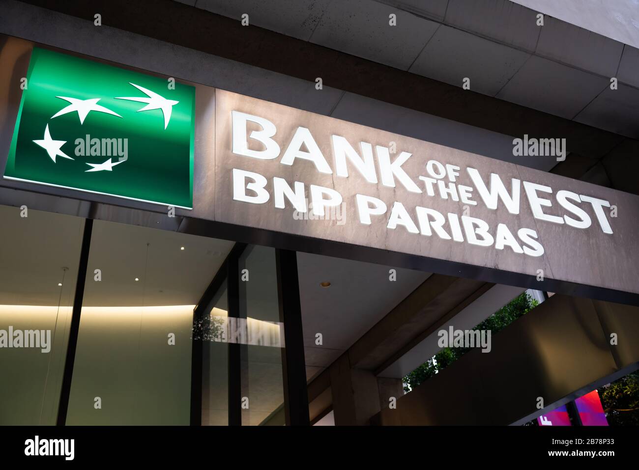 Bank of the West, a subsidiary of BNP Paribas, logo Stock Photo - Alamy