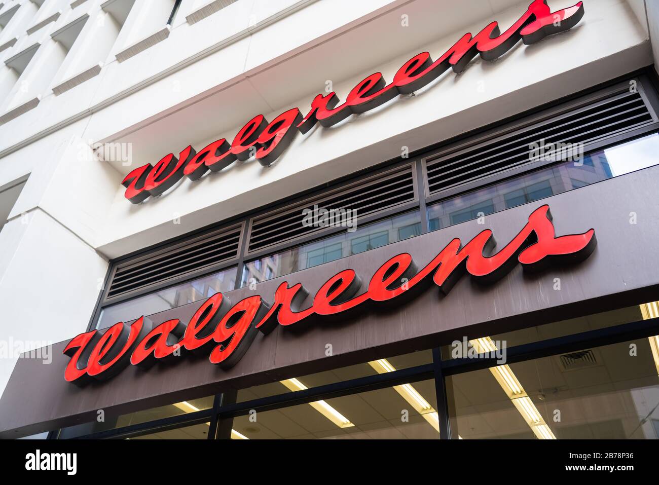 American company pharmacy store chain Walgreens logo Stock Photo Alamy