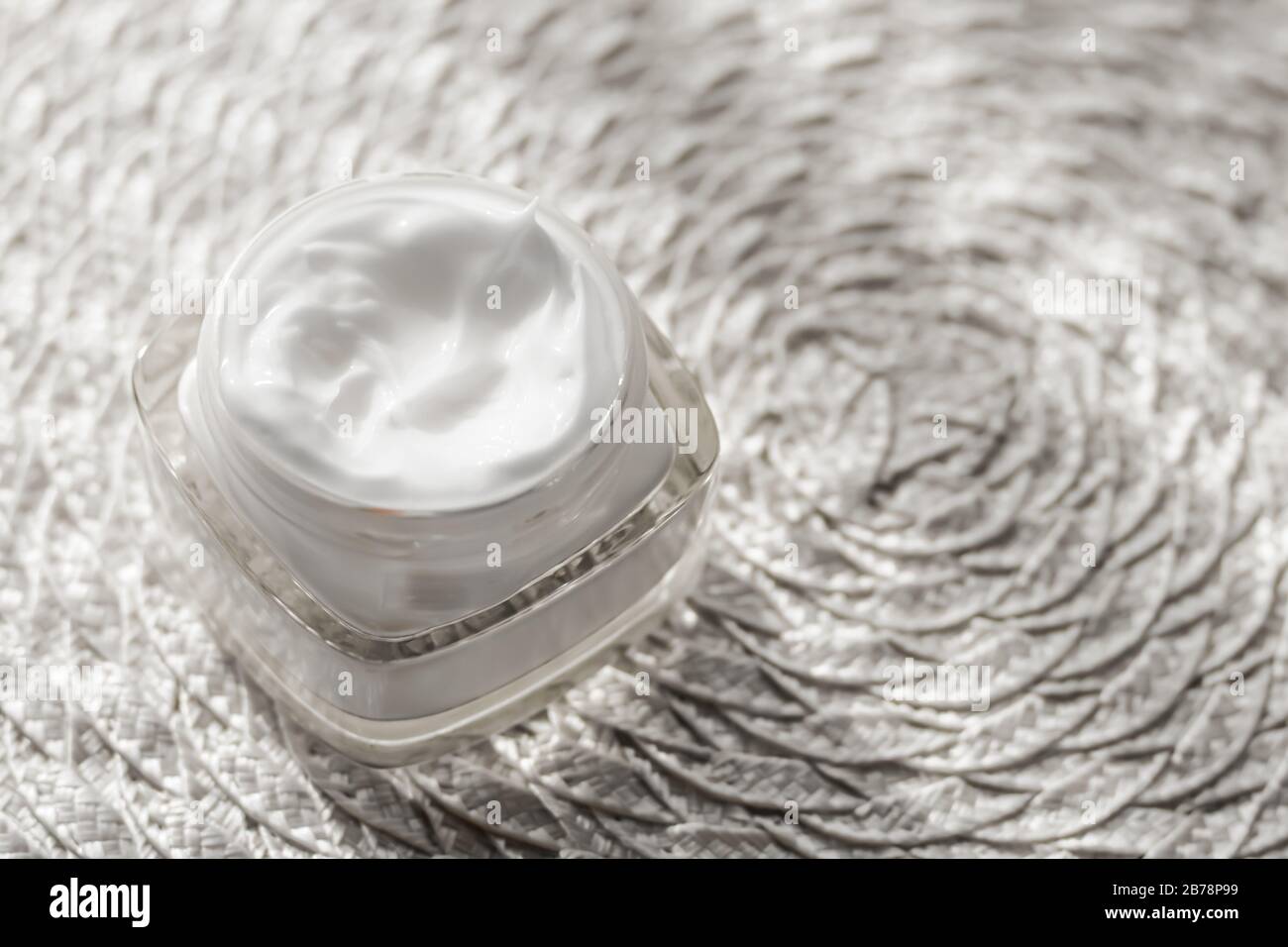 CAUDALIE: Natural Beauty Skincare ⋅ Face ⋅ Body ⋅ Spa - Caudalie