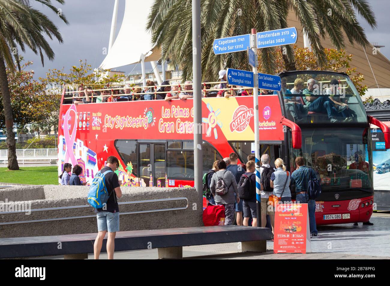 Las Palmas, Gran Canaria, Canary Islands, Spain. 14th March 2020. Tourists,  many from the UK, on sightseeing bus in Las Palmas on Gran Canaria shortly  before the Spanish government announces that the
