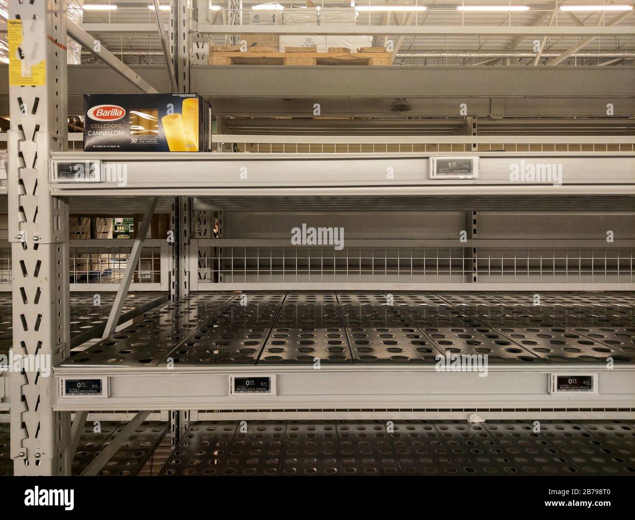 Munich, Bavaria, Germany. 14th Mar, 2020. An example of the empty shelves seen at supermarkets in Germany, particularly pasta and toilet paper aisles, where hoarders (Hamsterkäufer in German) have been panic shopping due to the spread of Covid-19. Critics state that Germany doesn't have supply issues, rather the hoarders are lacking solidarity and buying all the foodstuff and home supplies, limiting access for normal shoppers and creating artificial shortages. Credit: Sachelle Babbar/ZUMA Wire/Alamy Live News Stock Photo