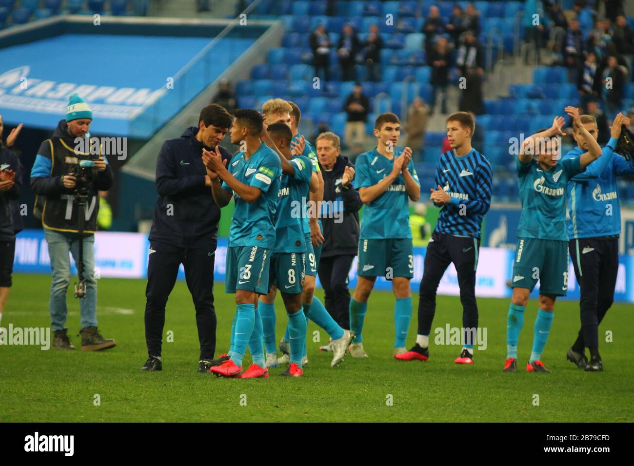 Мантуан зенит. Факел зенит воронеж. Зенит игра в волгограде. Динамо ротор. Зенит факел клаудиньо.