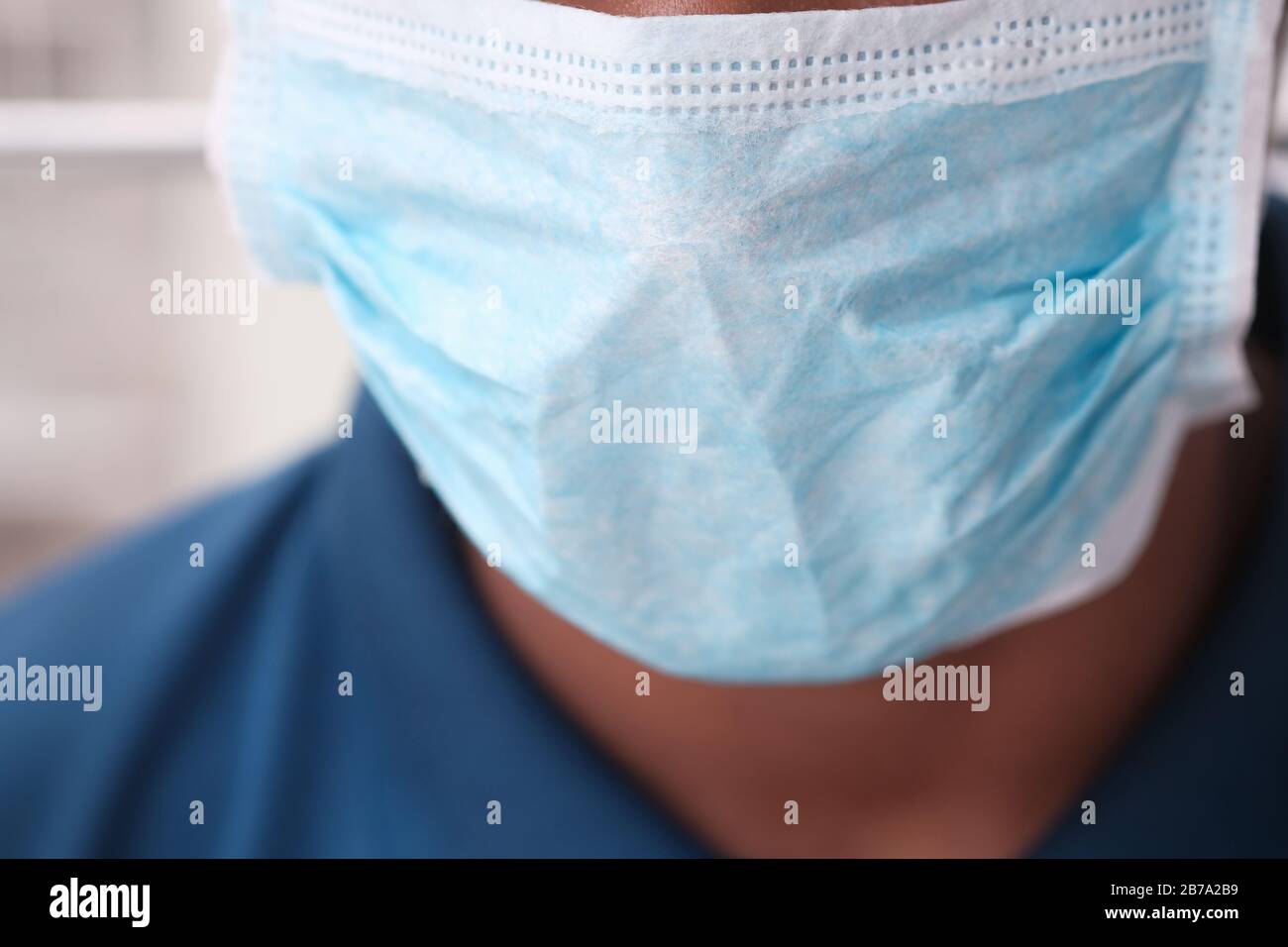 Asian man wearing surgical face mask to prevent flu Stock Photo - Alamy