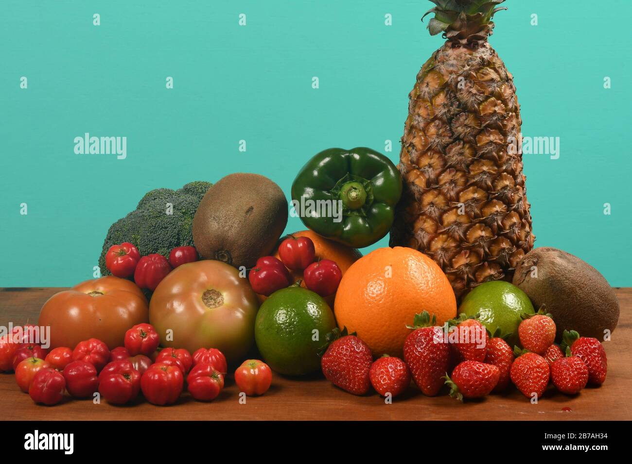 Foods rich in vitamin C, which besides being antioxidant and anti