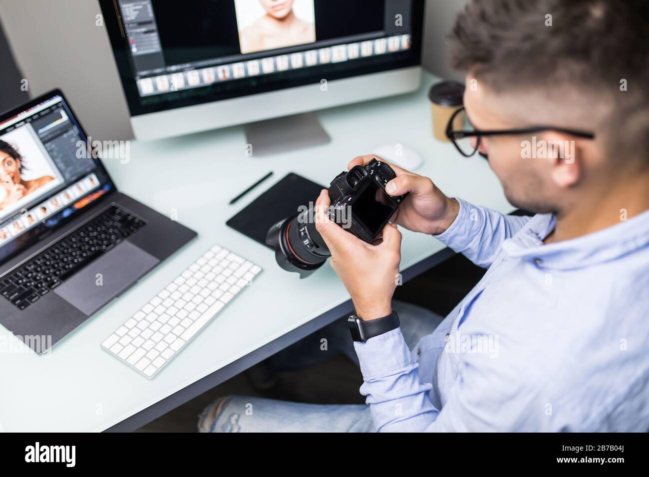 Freelance photographer sitting table laptop hi-res stock photography ...
