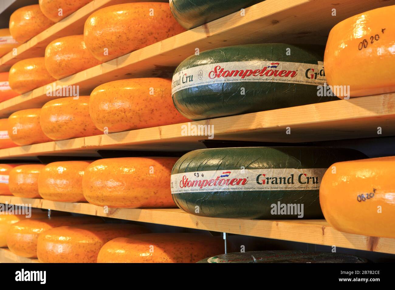 A vast selection of colorful Gouda cheese balls at the traditional