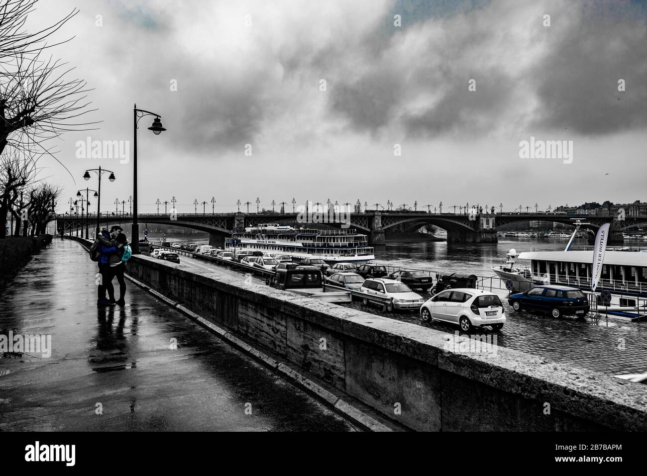 Black and white bridge fog hi-res stock photography and images - Alamy