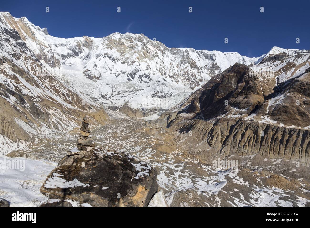 Cortina transparente Banderas tibetanas en Campo Base del Annapurna 4200 m  (Himalaya, en Nepal) 