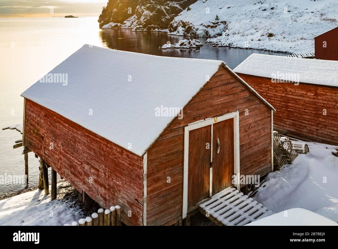 https://c8.alamy.com/comp/2B7BEJX/stages-used-for-fishing-equipment-storage-and-fishing-work-at-spurrells-heritage-house-a-quaint-airbnb-in-dunfield-newfoundland-canada-no-proper-2B7BEJX.jpg