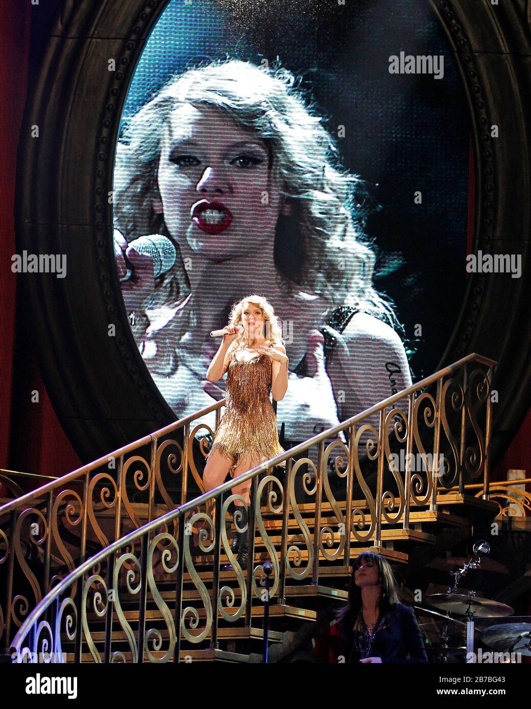 Taylor swift speak now world tour hi-res stock photography and images ...