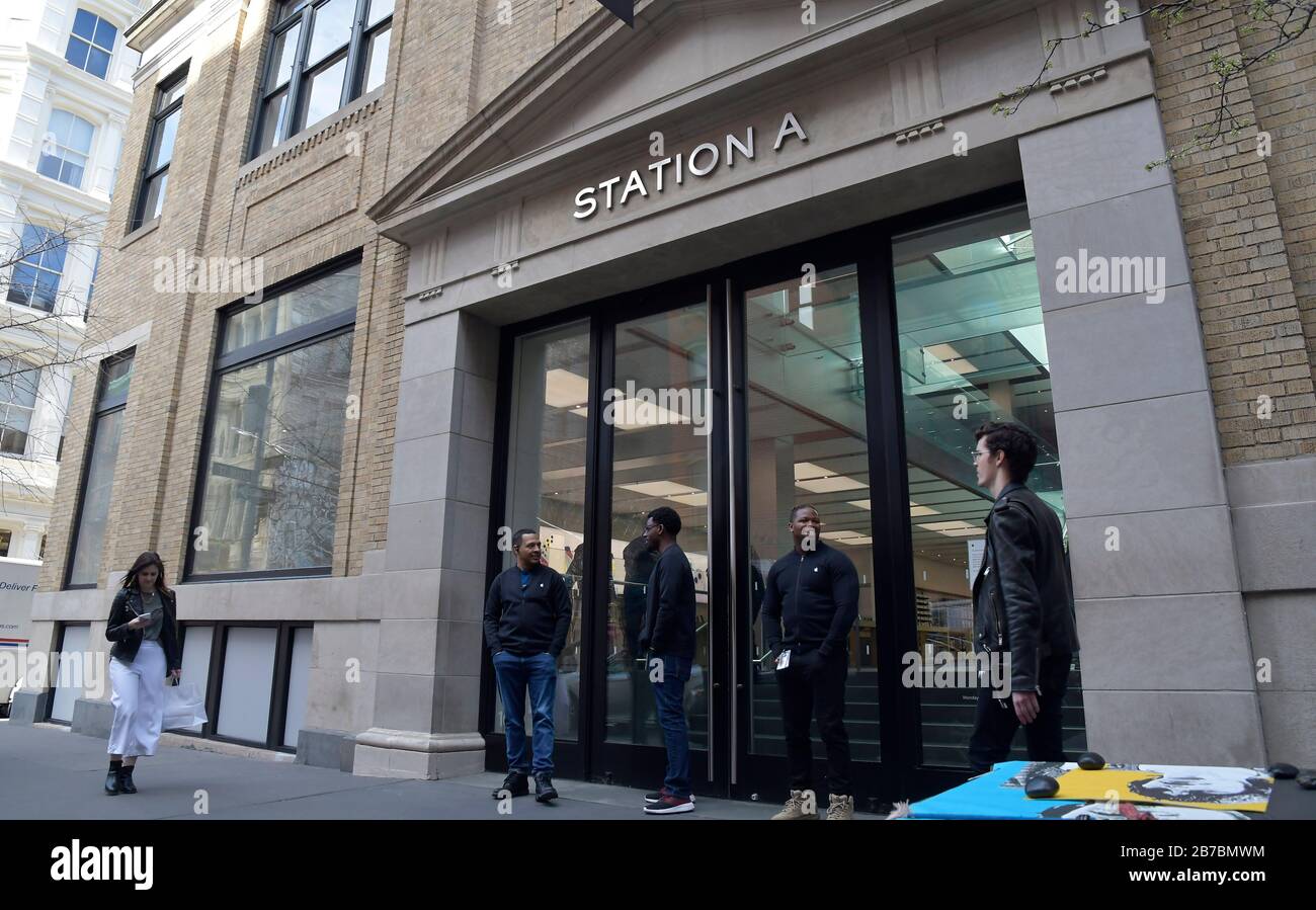 New York, USA. 14th Mar, 2020. Apple employees stand at the Manhattan Apple store in Soho informing the general public of its closure on Saturday, March 14, 2020 in New York. Apple CEO Tim Cook announced it will close all its retail stores outside Greater China until March 27th in order to o minimize the risk of transmission of COVID-19 virus. (Photo by Louis Lanzano/Sipa USA) Credit: Sipa USA/Alamy Live News Stock Photo