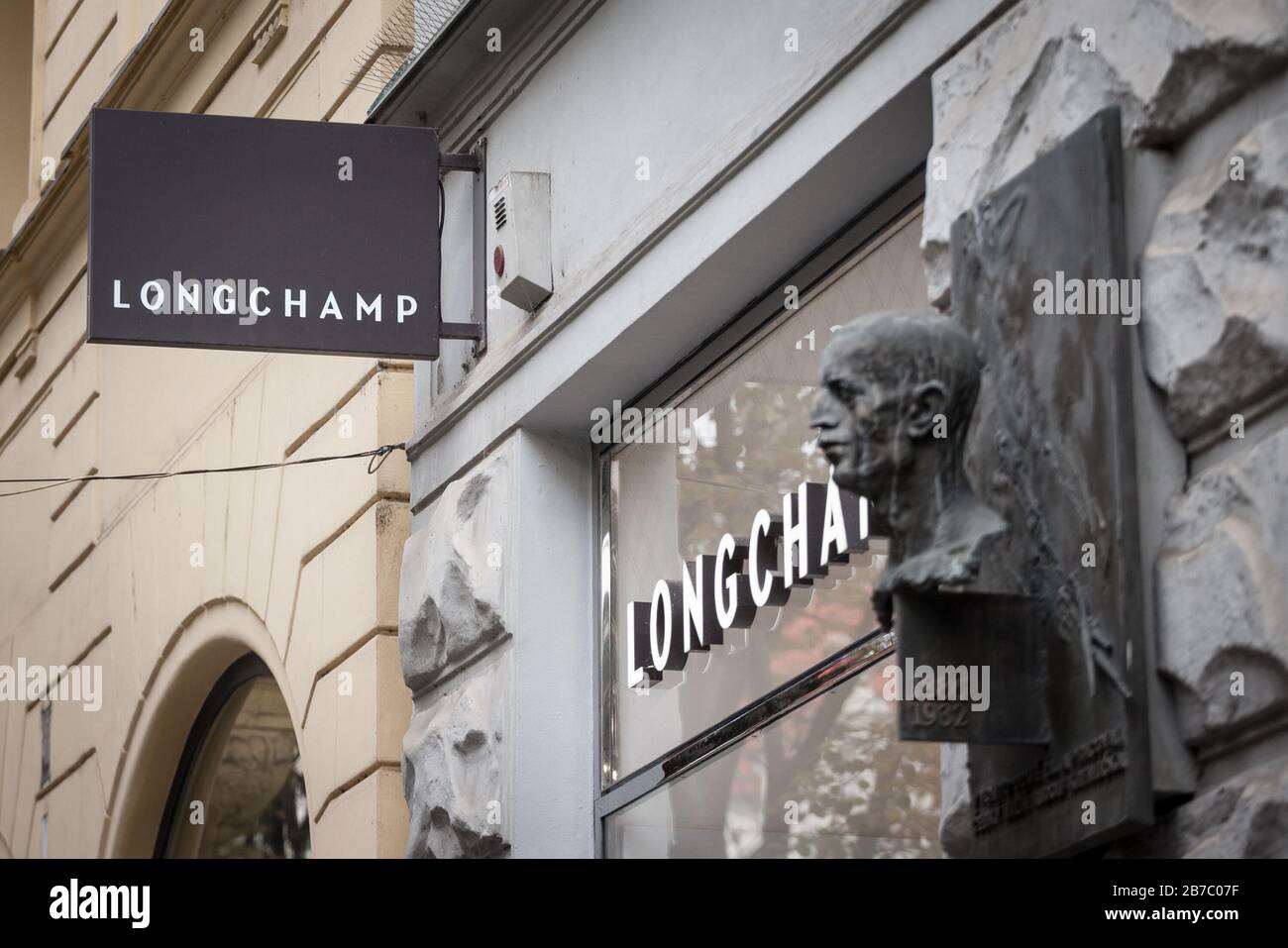 PRAGUE, CZECHIA - NOVEMBER 1, 2019: Longchamp logo on their Prague main  shop. Longchamp is a French luxury leather goods company, founded in Paris.  P Stock Photo - Alamy