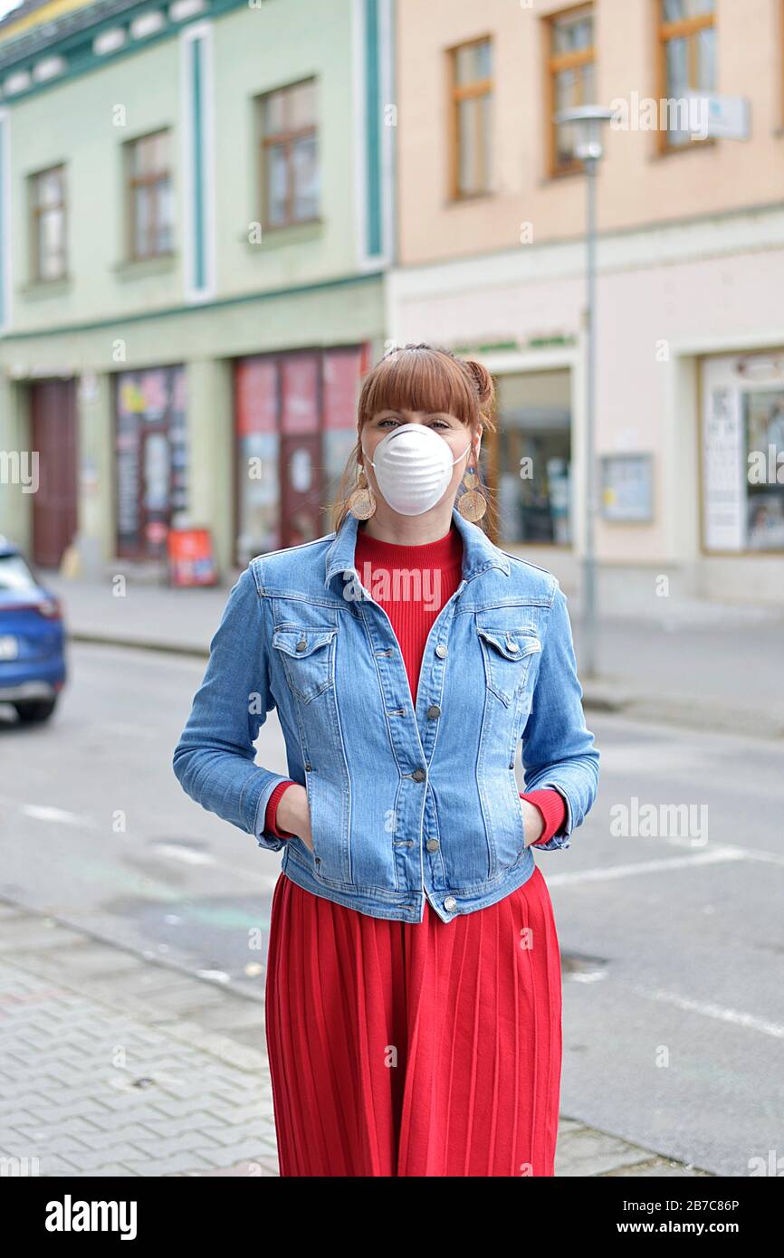 Biohazard face mask hi-res stock photography and images - Alamy