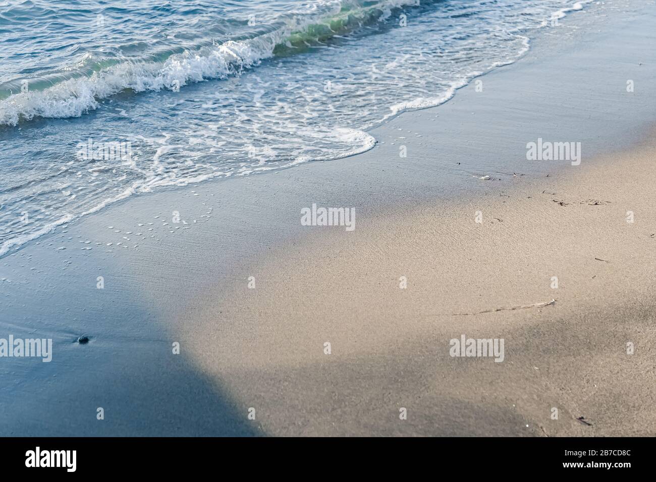 Beautiful sea or ocean waves, coast view from tropical sand beach ...