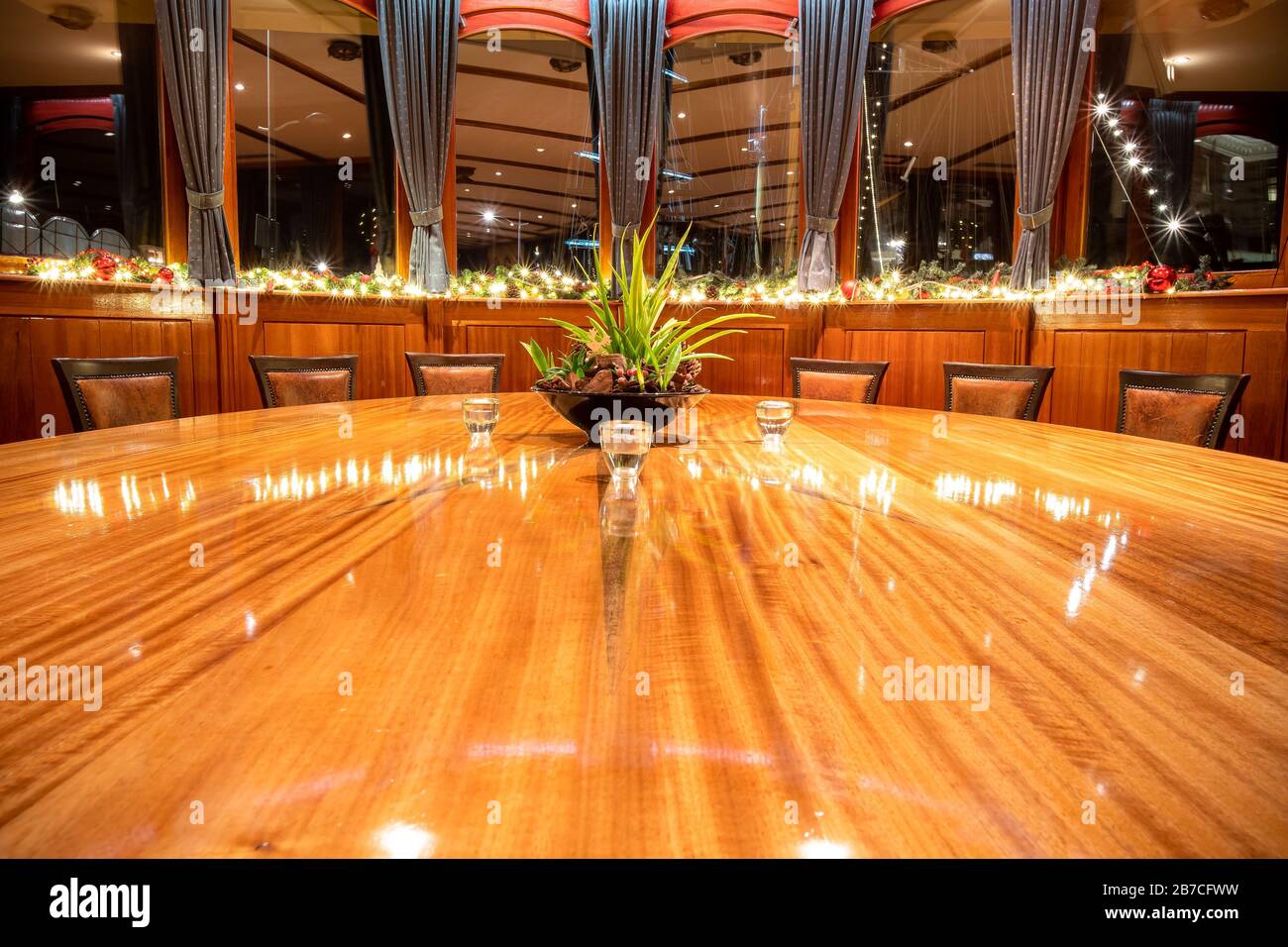 High angle shot of a fancy restaurant round table with windows on the  background Stock Photo - Alamy