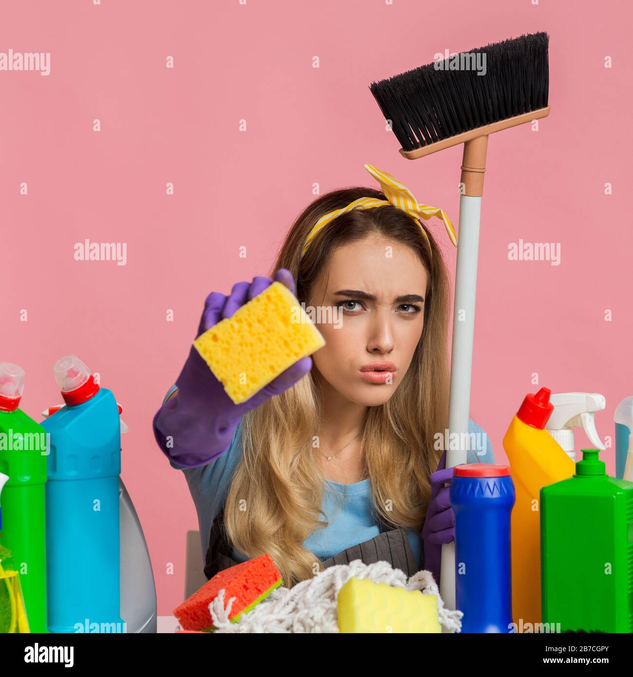 Busy washing hi-res stock photography and images - Alamy