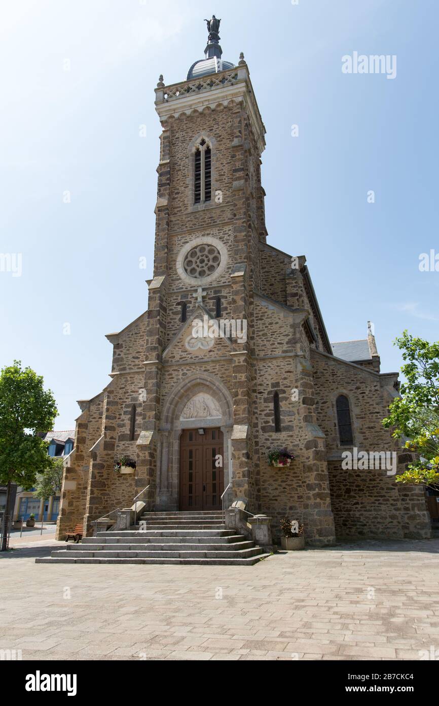 Town of Saint Lunaire, France. Picturesque view of the late 18th ...