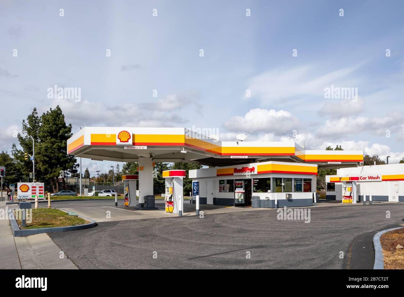 Shell filling station on Stevens Creek Blvd, Cupertino, California, USA