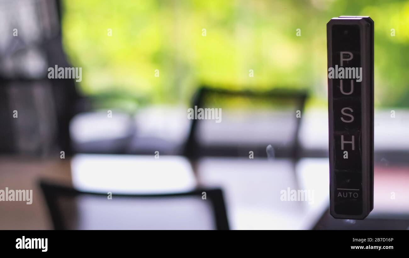 Wireless push button/press button activation switch for automatic door