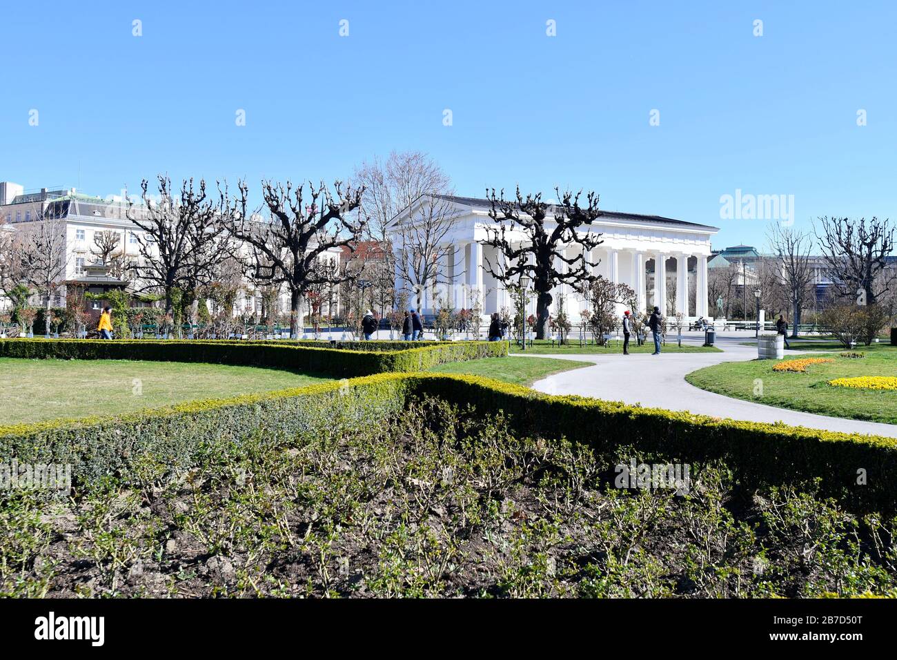 Vienna, Austria. 15th Mar, 2020. The Austrian government will restrict catering and retail from Monday. Close shops that are not necessary for supply. Grocery stores, pharmacies, banks, tobacco shops, petrol stations and some other shops remain open. Public parks and children's playgrounds will be closed tomorrow. Credit: Franz Perc / Alamy Live News Stock Photo