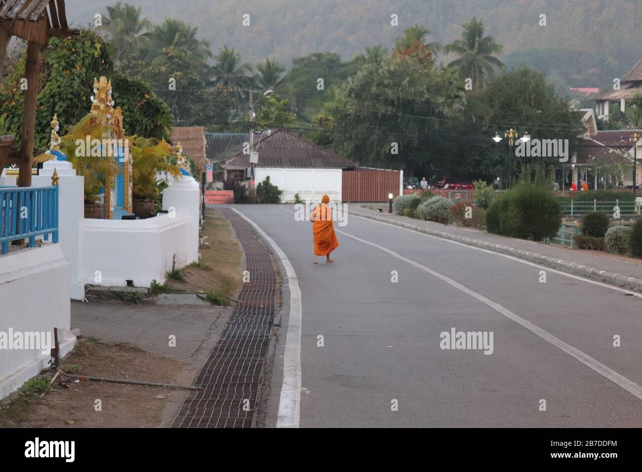 Mae hong son monk hi-res stock photography and images - Alamy