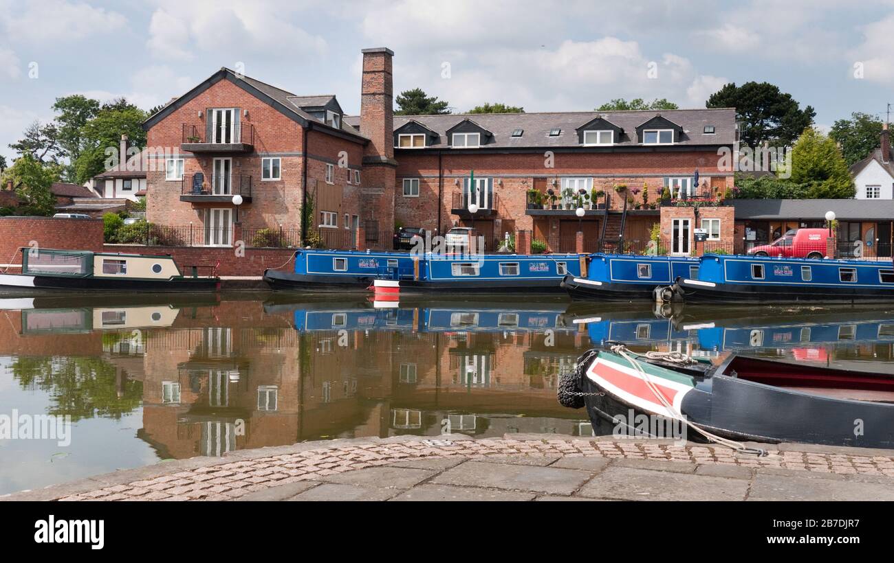 Union Wharf Narrowboats and office at Union Wharf, Market Harborough, Grand Union Canal Leicester Arm,  England, UK, Britain Stock Photo