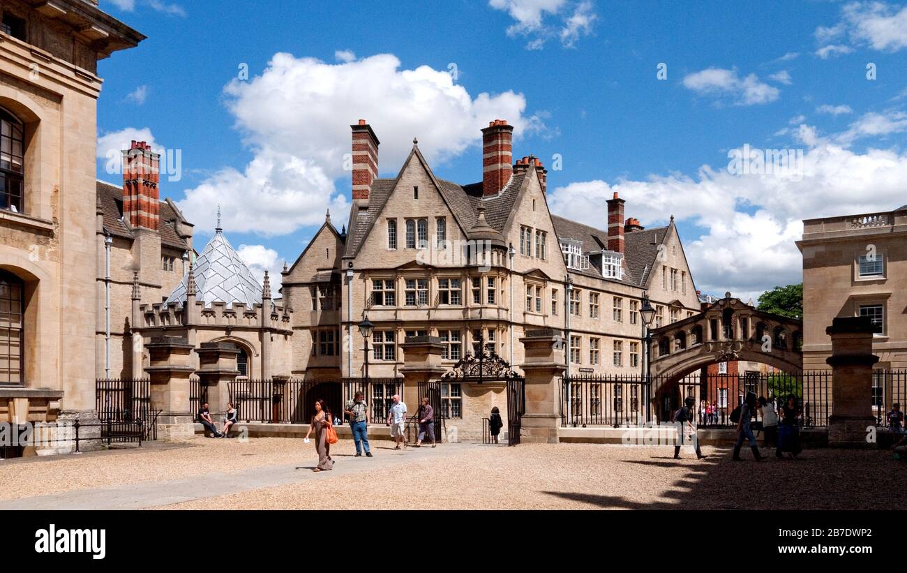Old buildings in the centre of Oxford, Oxfordshire, England, UK