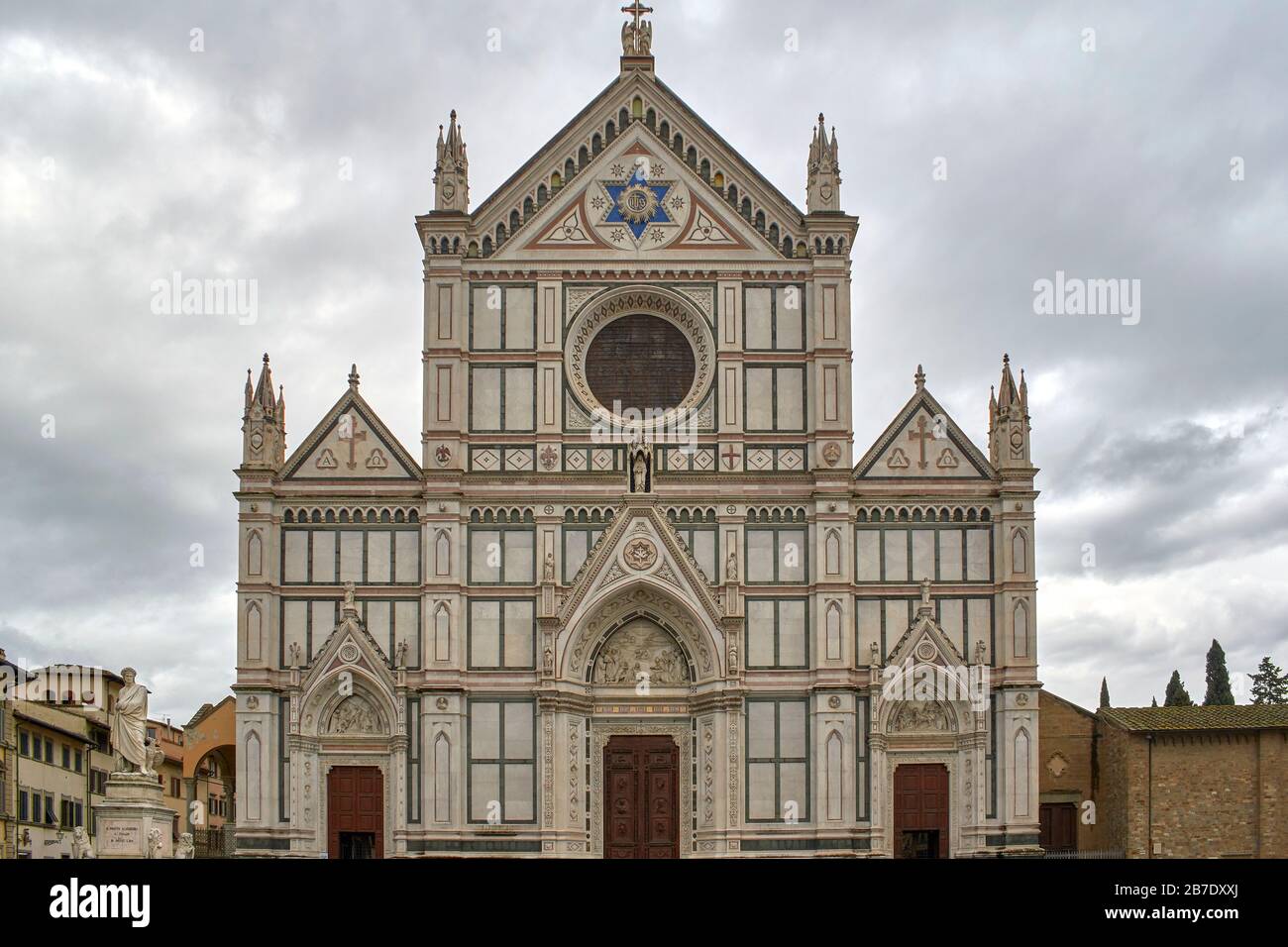 FLORENCE ITALY SANTA CROCE CHURCH EXTERIOR FRONT OF THE FRANCISCAN BASILICA STATUE OF DANTE ON THE LEFT Stock Photo