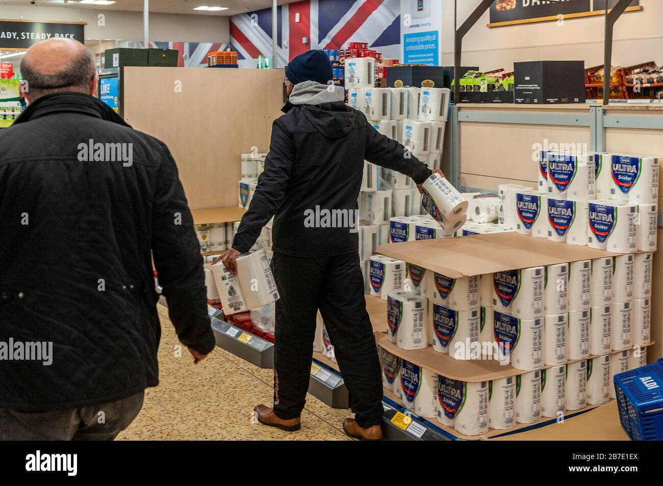 Coventry, West Midlands, UK. 15th Mar, 2020. Aldi Stores in Gallagher Retail Park was full of shoppers panic buying today. Aldi management restricted purchases to 4 items of each product per customer. Credit: Andy Gibson/Alamy Live News Stock Photo