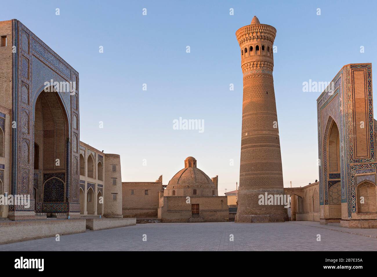Poi Kalon Mosque and Minaret at the sunrise, in Bukhara, Uzbekistan Stock Photo