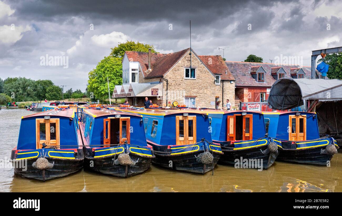 Oxfordshire Narrowboats on the Oxford Canal near Lower Heyford Stock Photo