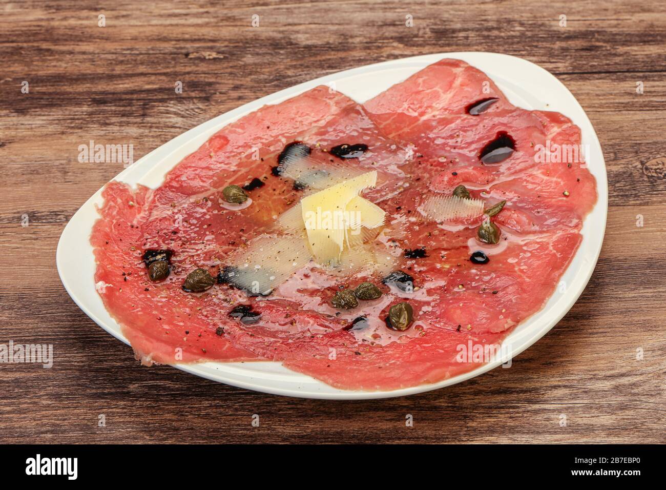 Beef Carpaccio with capers, oil and parmesan Stock Photo - Alamy Beef Carpaccio with capers, oil and parmesan Stock Photo - Alamy