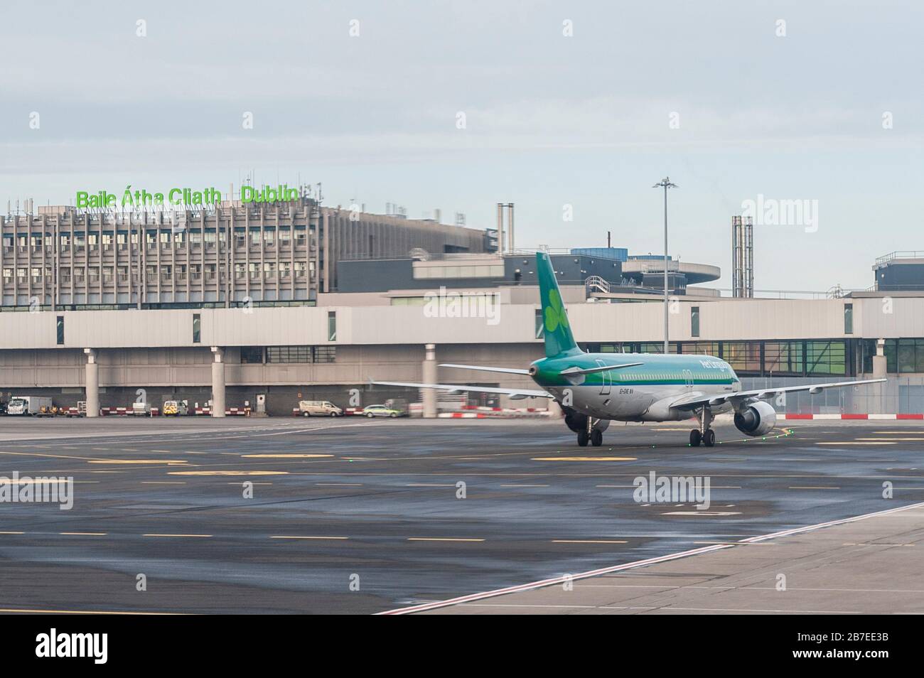 Aer Lingus A320-214 aircraft reg EI-DVE taxis at Dublin Airport, Dublin, Ireland. Stock Photo