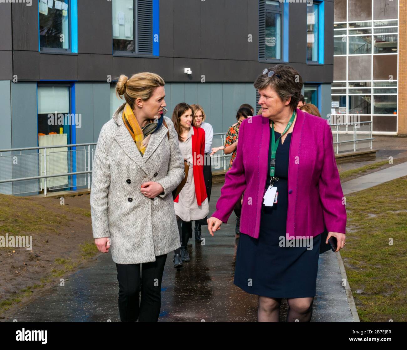 Jenny Gilruth MSP Minister visiting Davidsons Mains primary school with Headteacher Astrid Gracie, Edinburgh, Scotland, UK Stock Photo