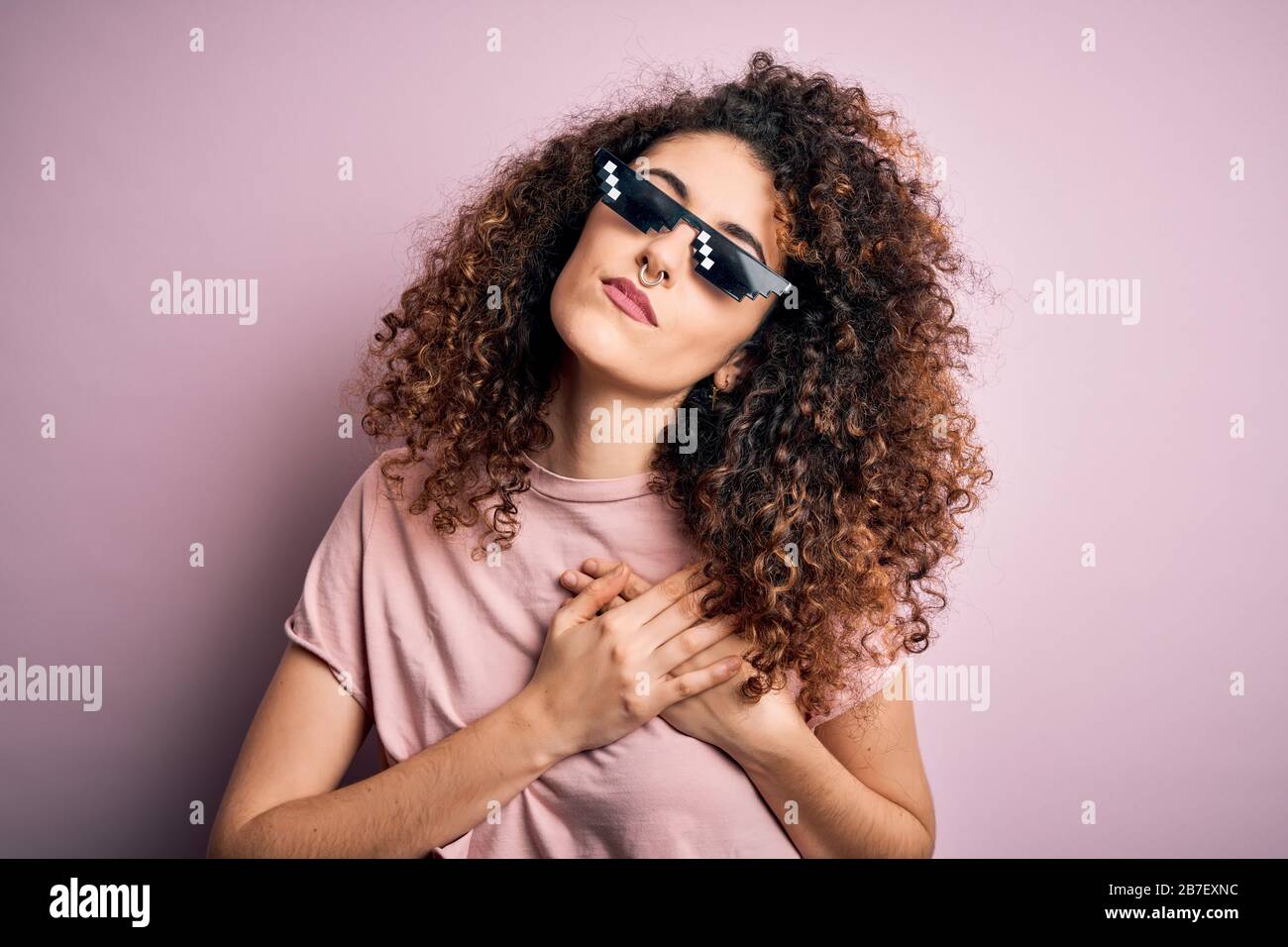 Somebody Yo check that girl out People with sunglasses - en.dopl3r.com