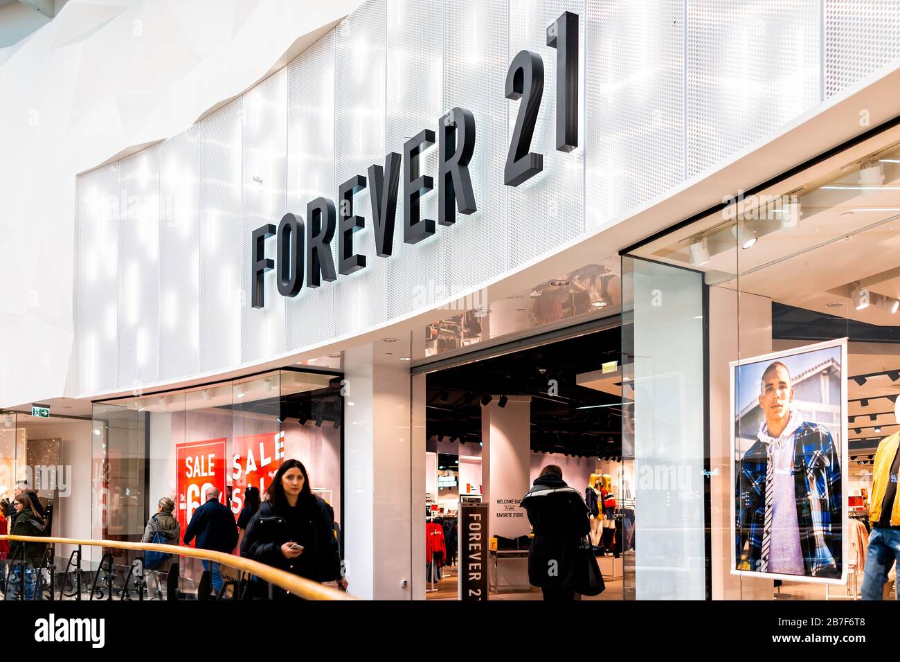 Warsaw, Poland - December 23, 2019: Storefront sign for Forever 21 fast  fashion store boutique selling clothing apparel inside of Westfield Arkadia  sh Stock Photo - Alamy